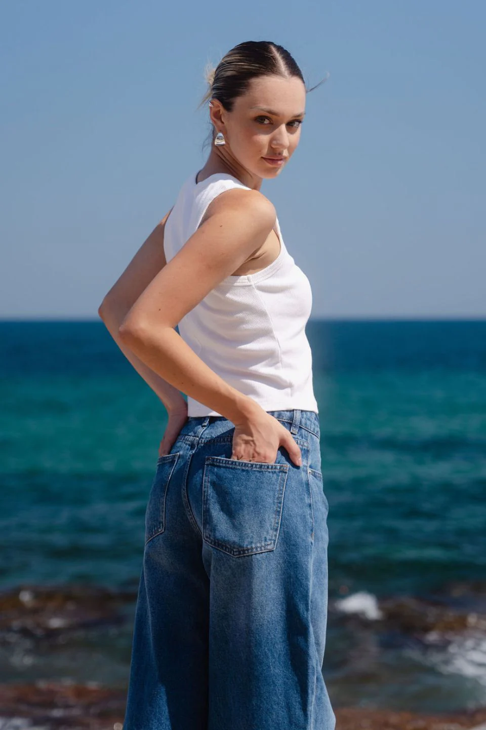 Berlin Signature Blue Mid Barrel Leg Jean - Image 4