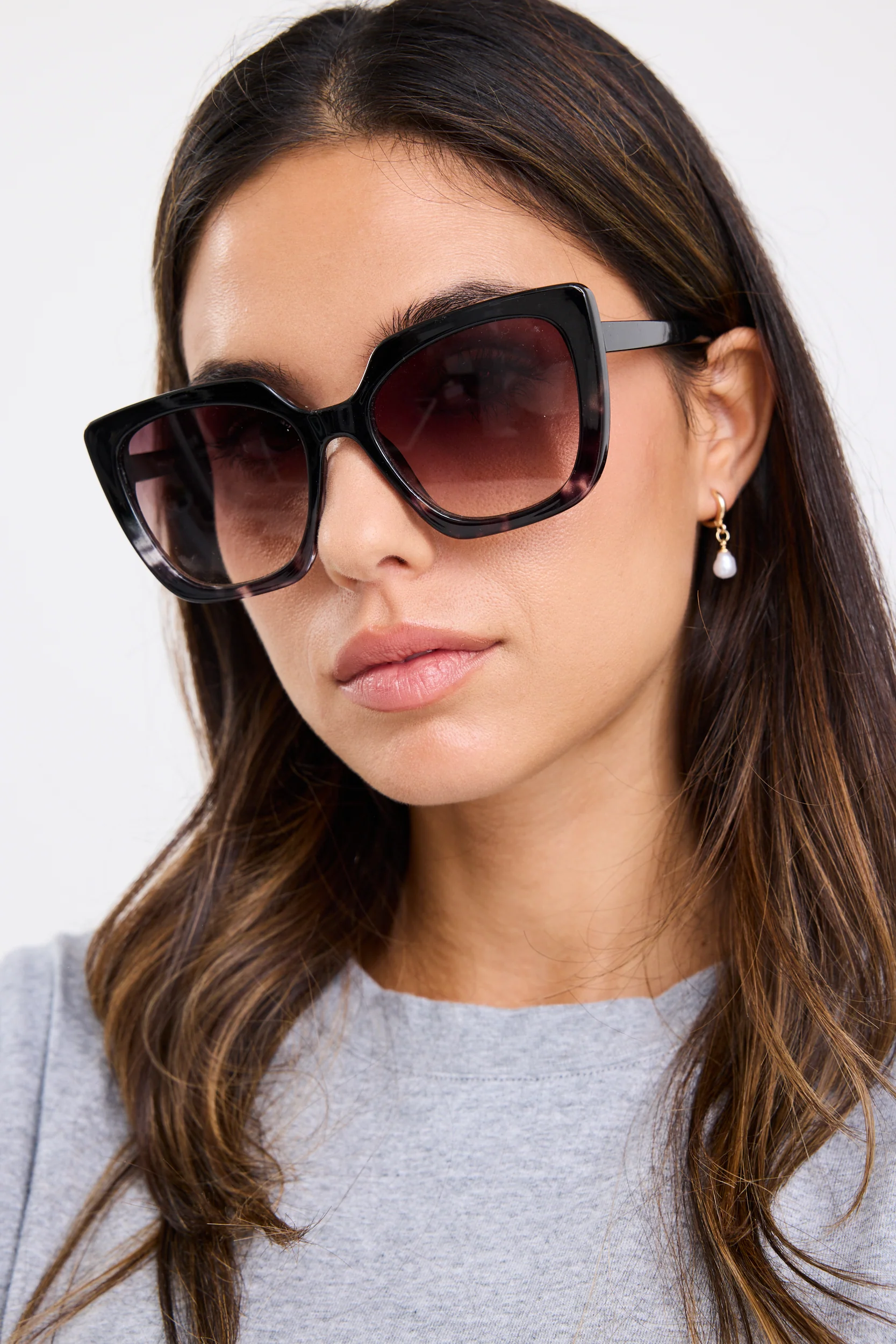 Chicago Black Tort Sunglasses - Image 3