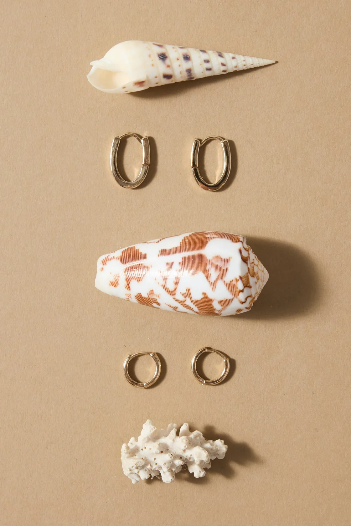 Oblong Hoop Huggie Set Gold Earrings - Image 2